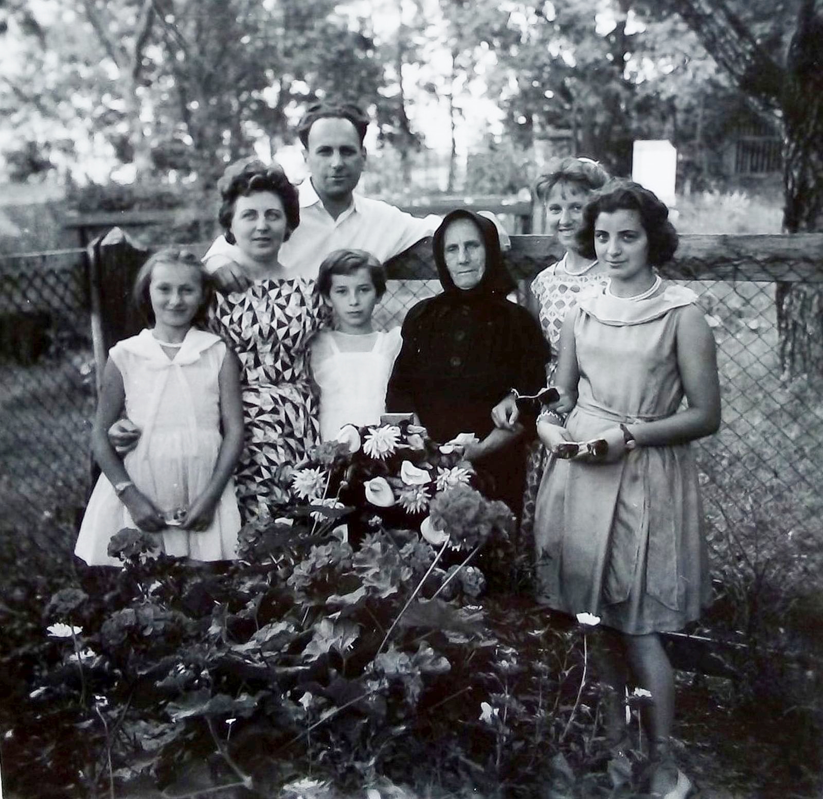 Nagybalog_Csaladi_kep_ a_ kat_temetoben