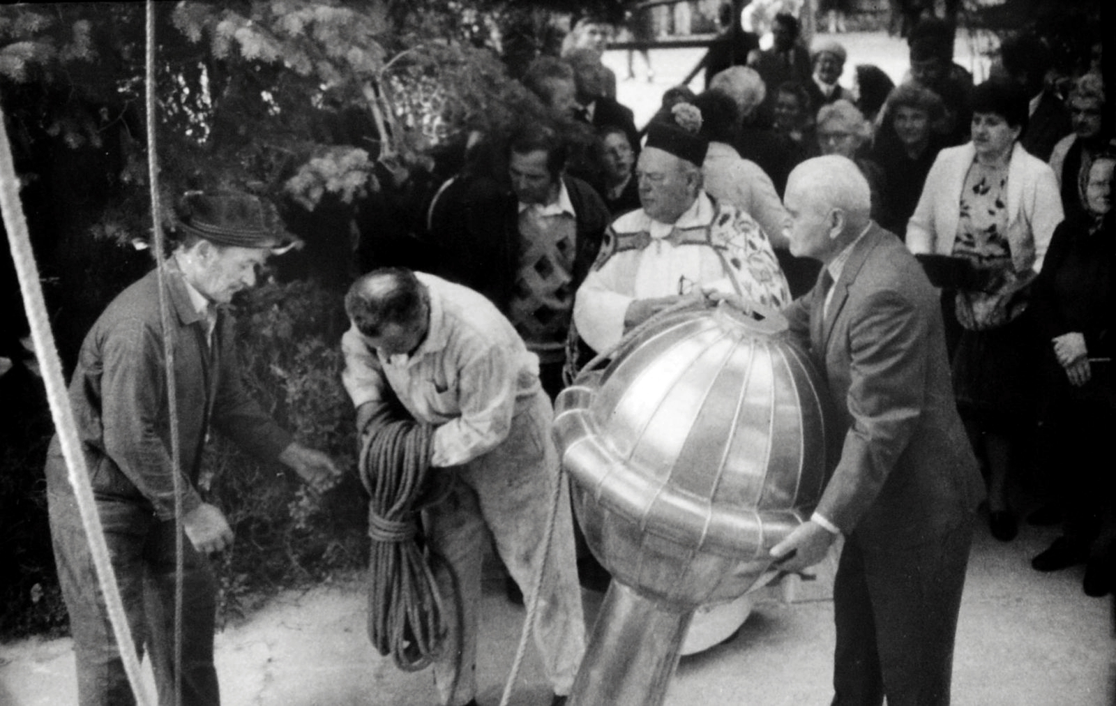 illeshaza-templom-gomb