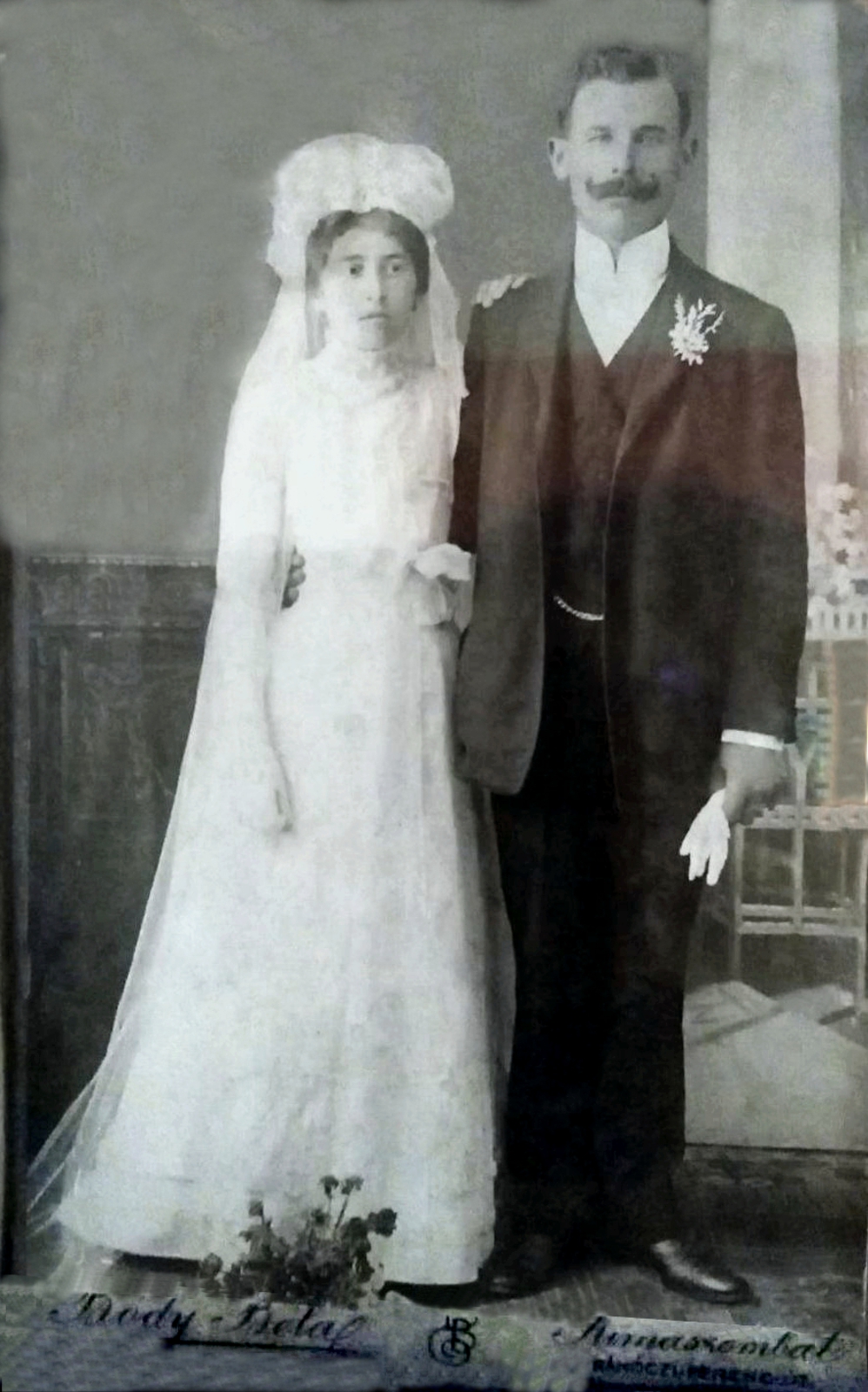 Nagybalog_elso_feher_menyasszonyi-ruha