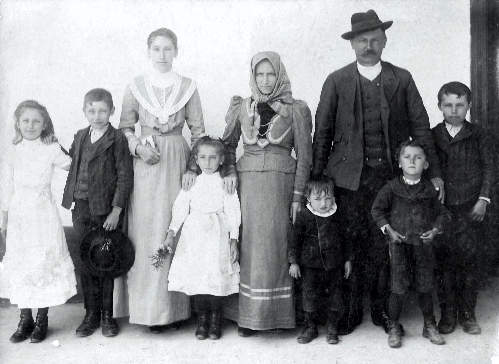 illeshaza-filkasz-csalad