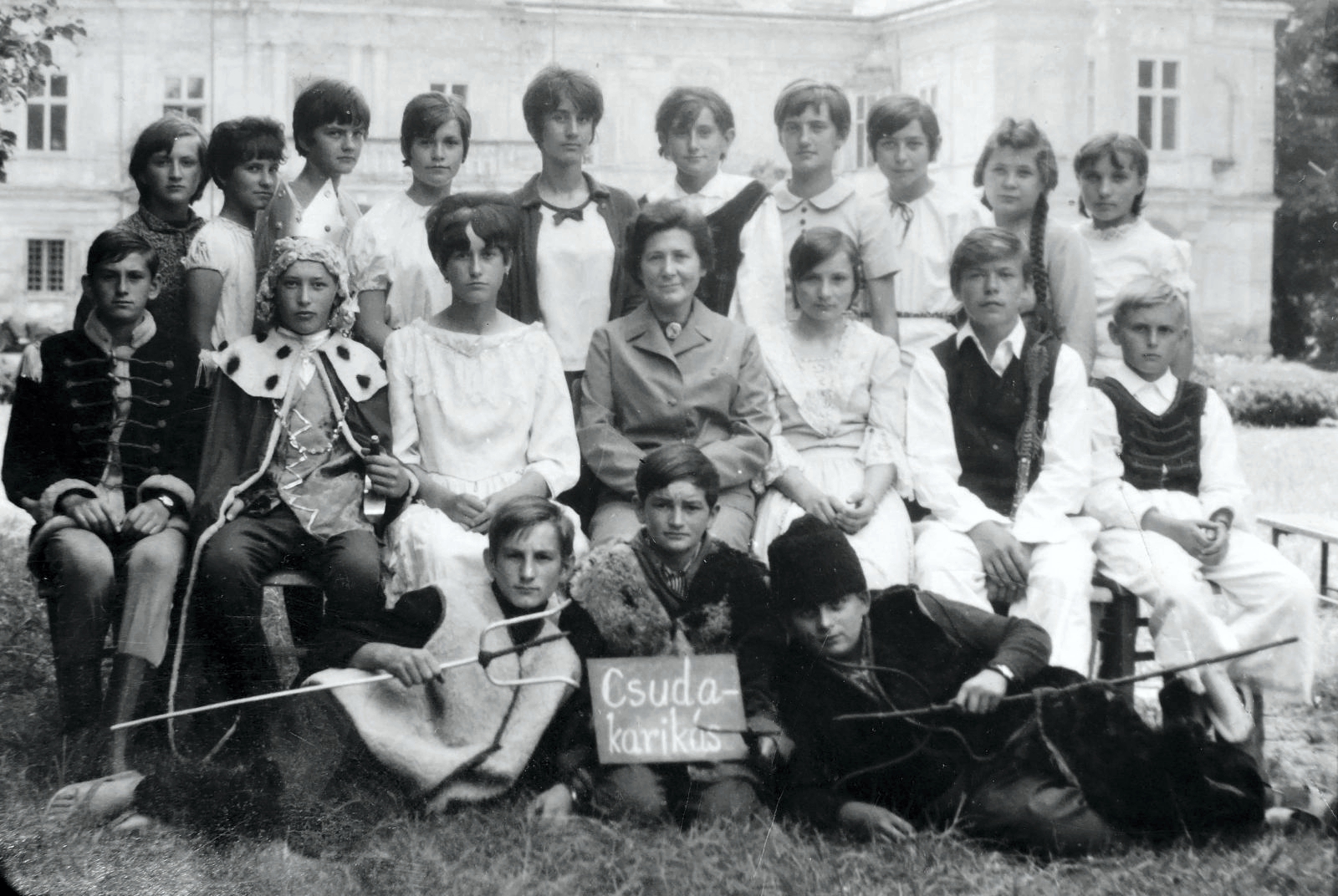 illeshaza-szinjatek-iskolai