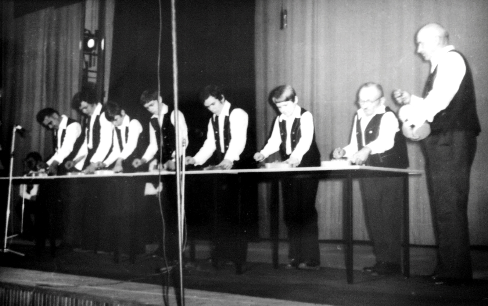 illeshaza-citerazenekar-mikecz-laszlo