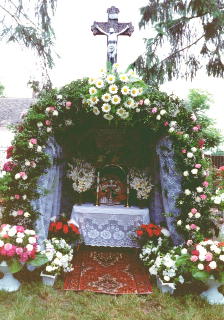 ogyalla-urnapi-sator-chalupeczky-jozsef-fototarabol-feltehetoen-1990-es-evek-3