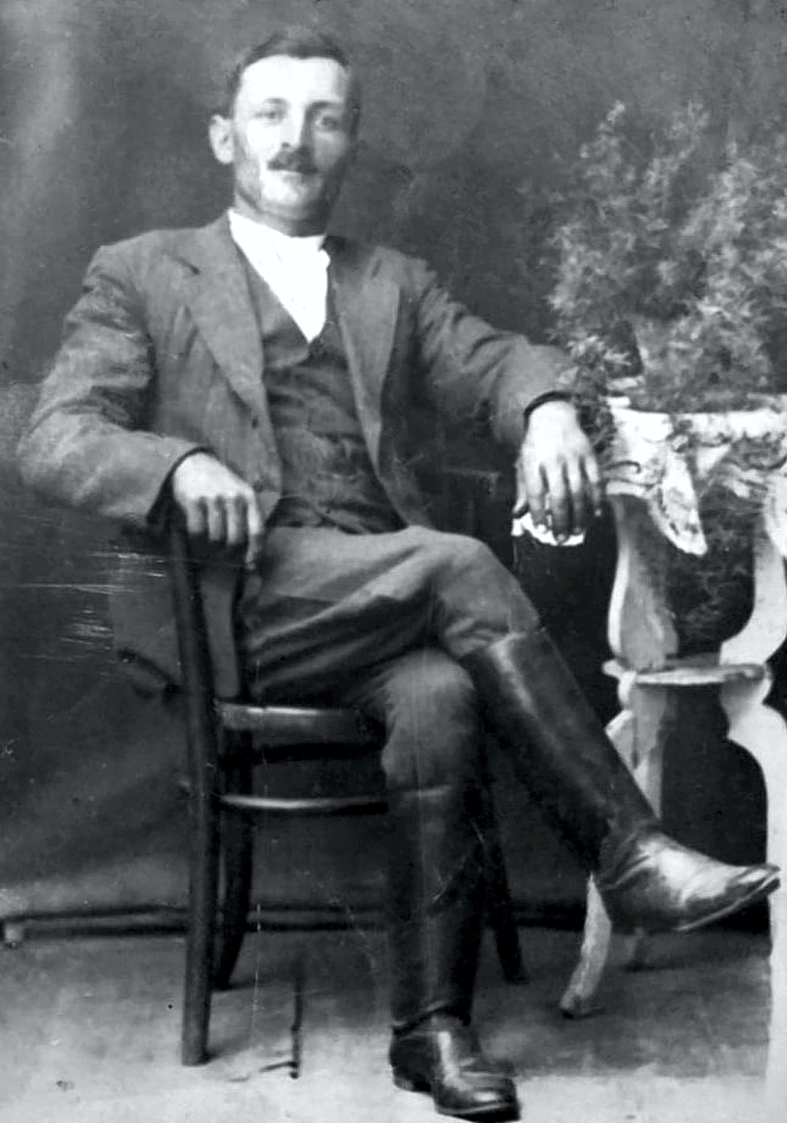 Simonyi_ferfi_1940-ben