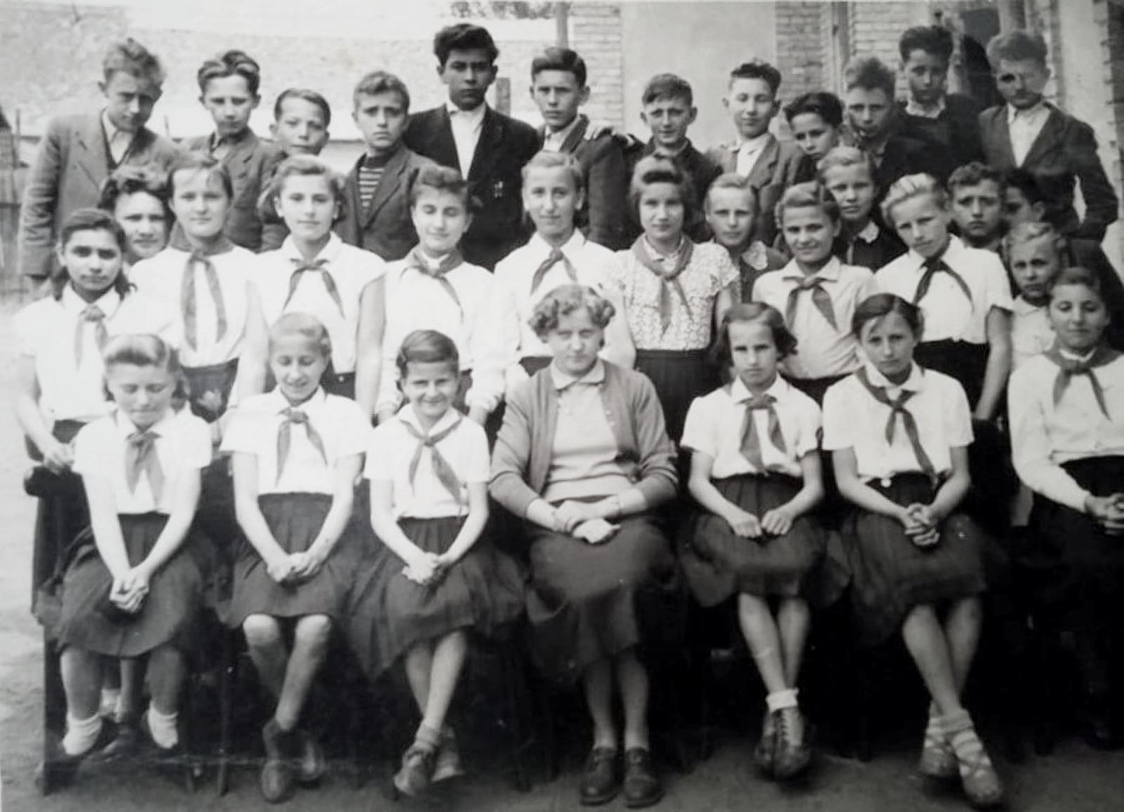 Feledi_kozepiskola_1956-ban