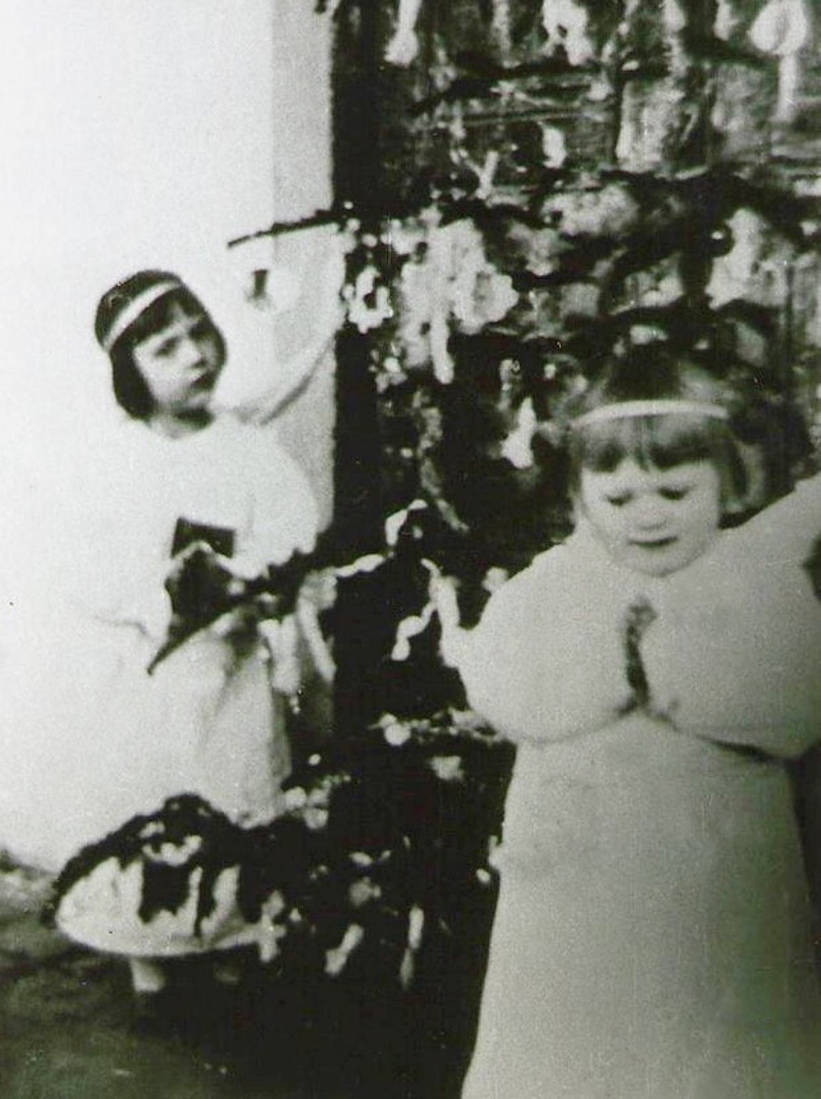 bagota-ordody- marica-es- baro- thoroczkay-ilona-elöl- szül.-ordody- mindketten- kossuth- ferenc keresztlanyai-talan-1900-as-evek-masodik -fele