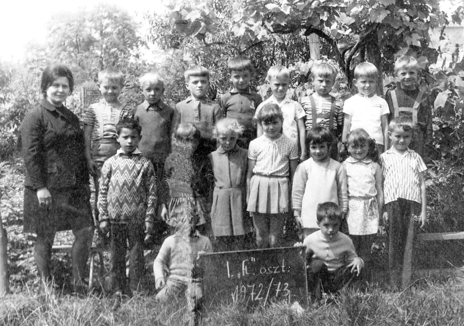 vaga-visszakoszon-a-mult