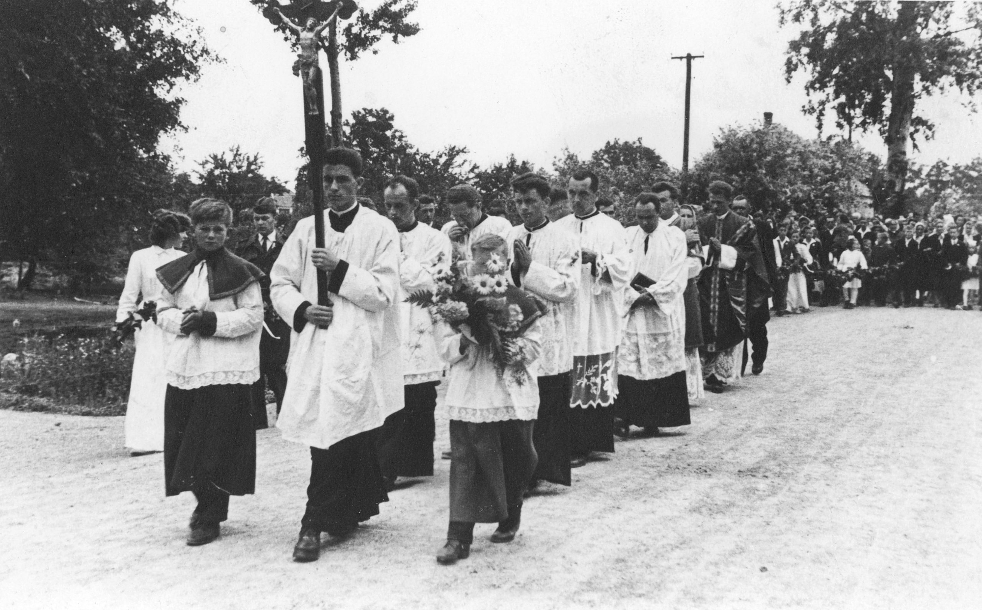 Karva_papszenteles5_BartalKaroly_1957_6_21_unnepseg_vege