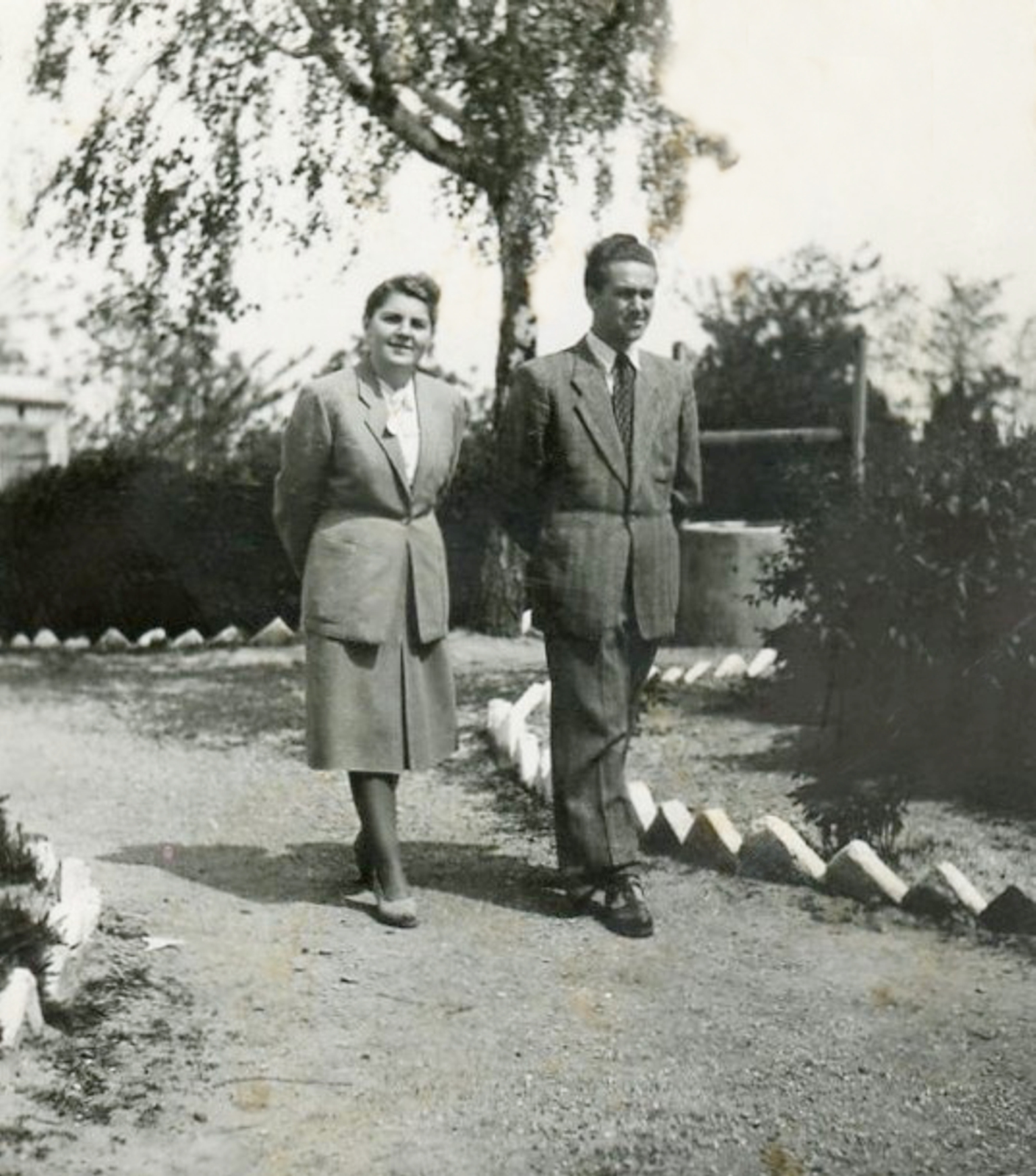 Karva_1952_iskola_udvara_SinkaAlfred-a