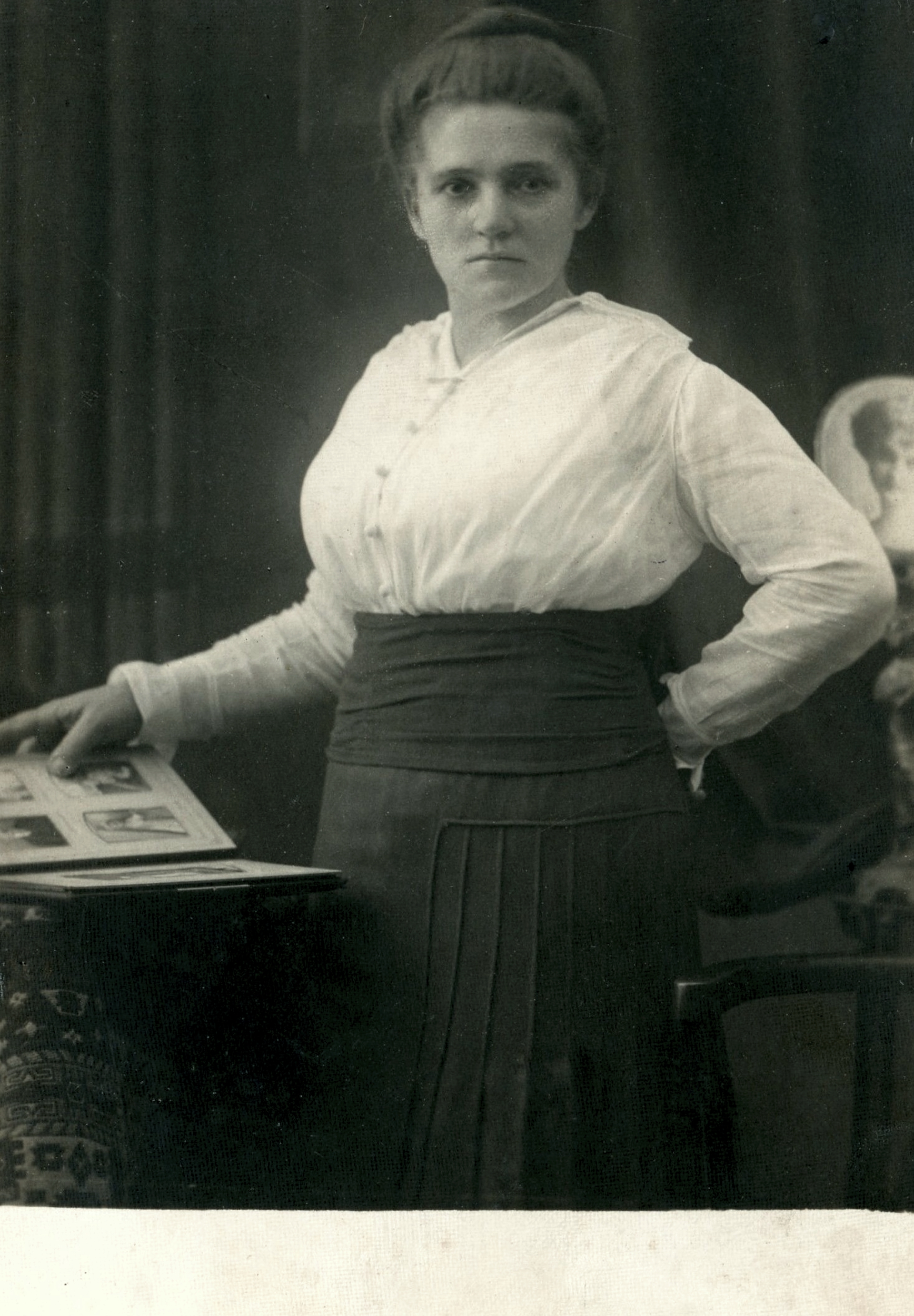 Karva_Kovacs_Maria_fenykep_eleje