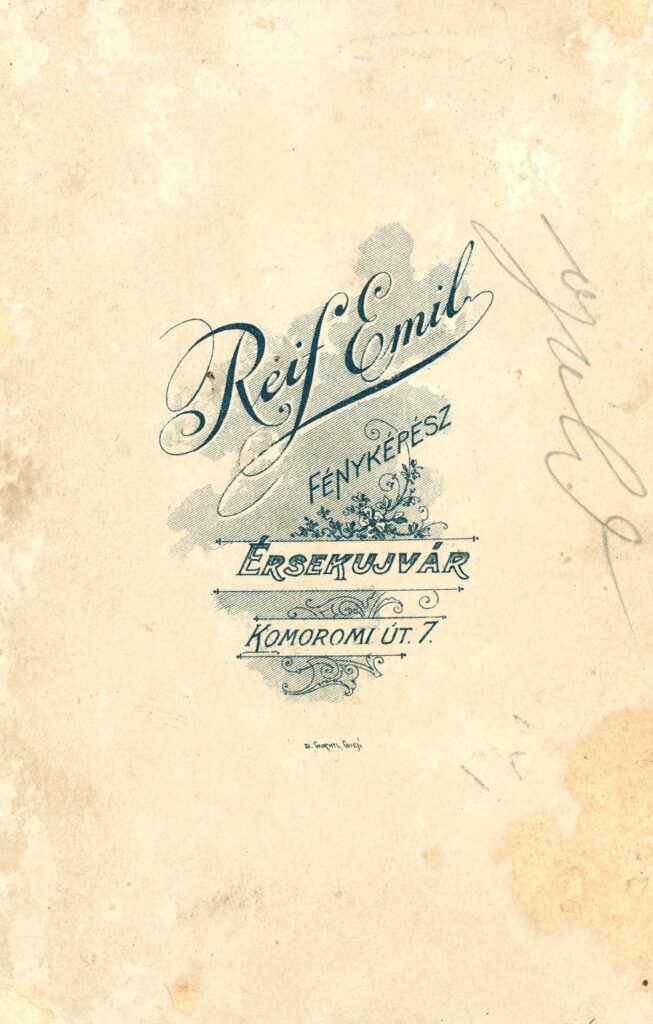 Karva_Psenak_hazaspar_fenykep_hatulja