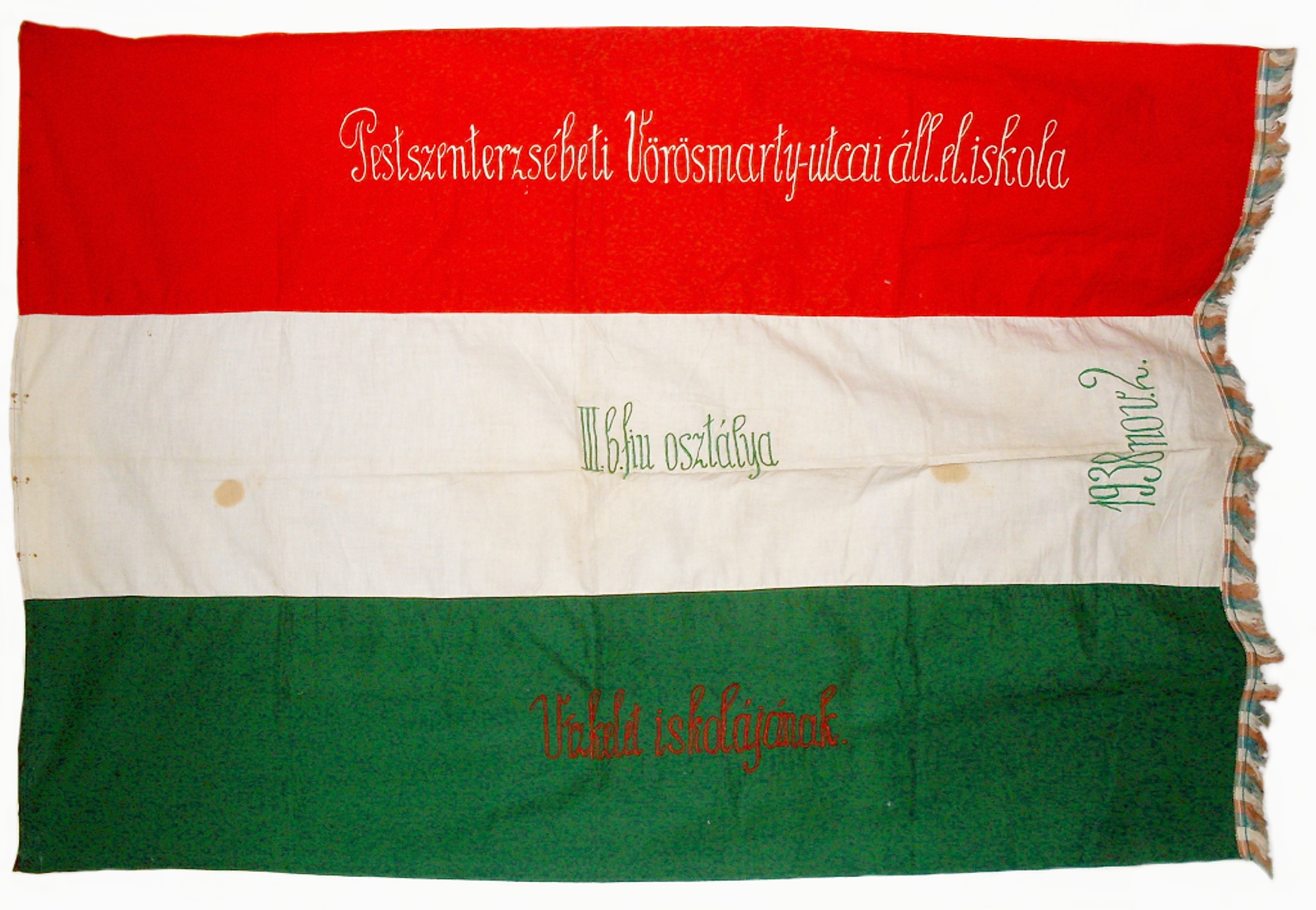 vizkelet-magyar-zaszlo