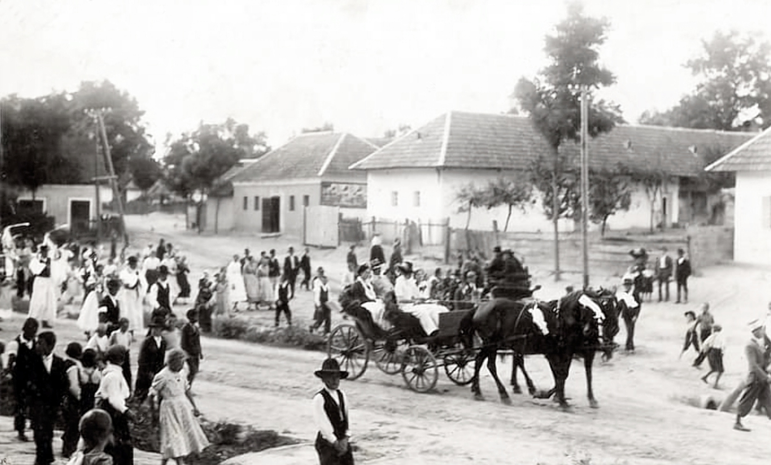 nagyolved-lakodalmi-menet-felvonulas