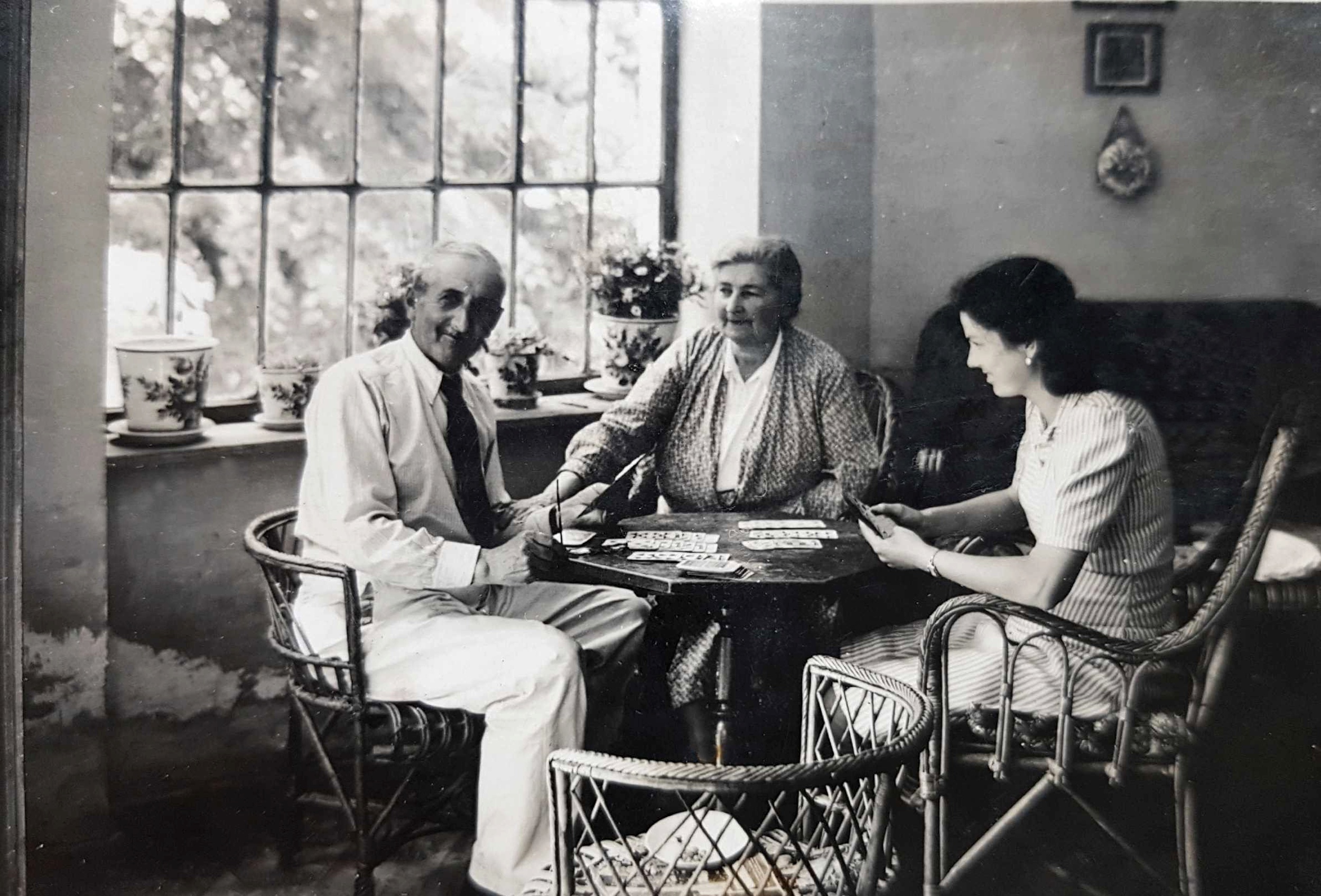 csenke-vasarnapi-kartyazas-kastelyban