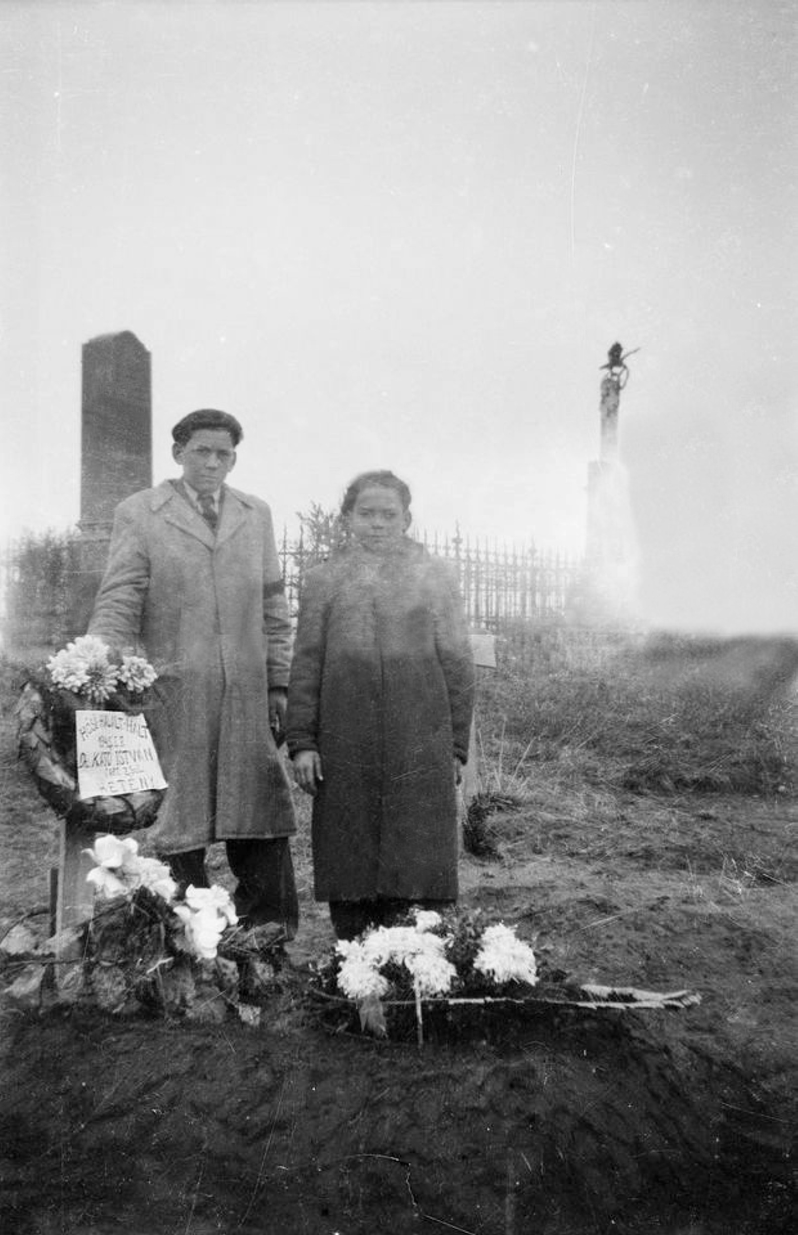 Heteny-IdVorosLajos_IfjVorosErno_KatoIstvan_sirjanal