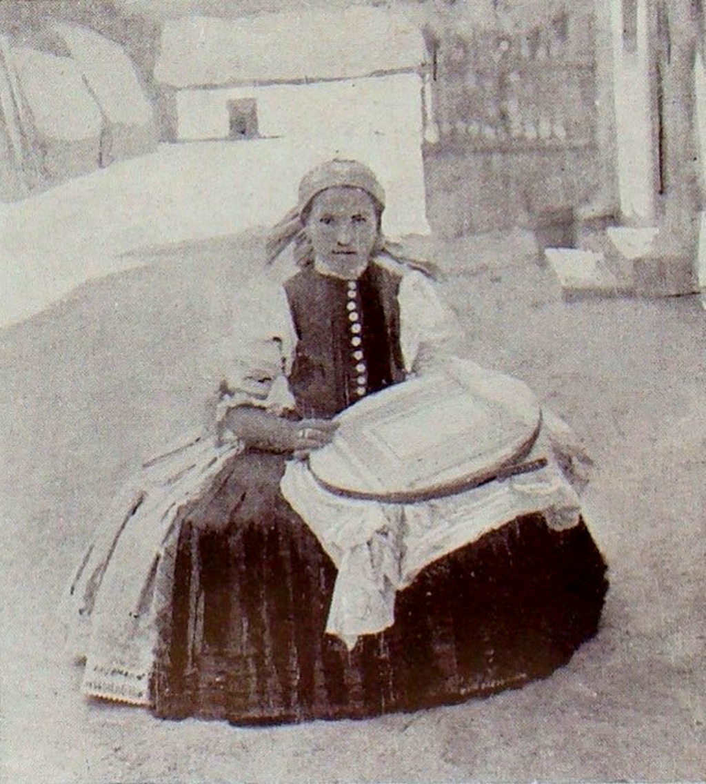 hetenyi-himzo-asszony-1907-borovszky