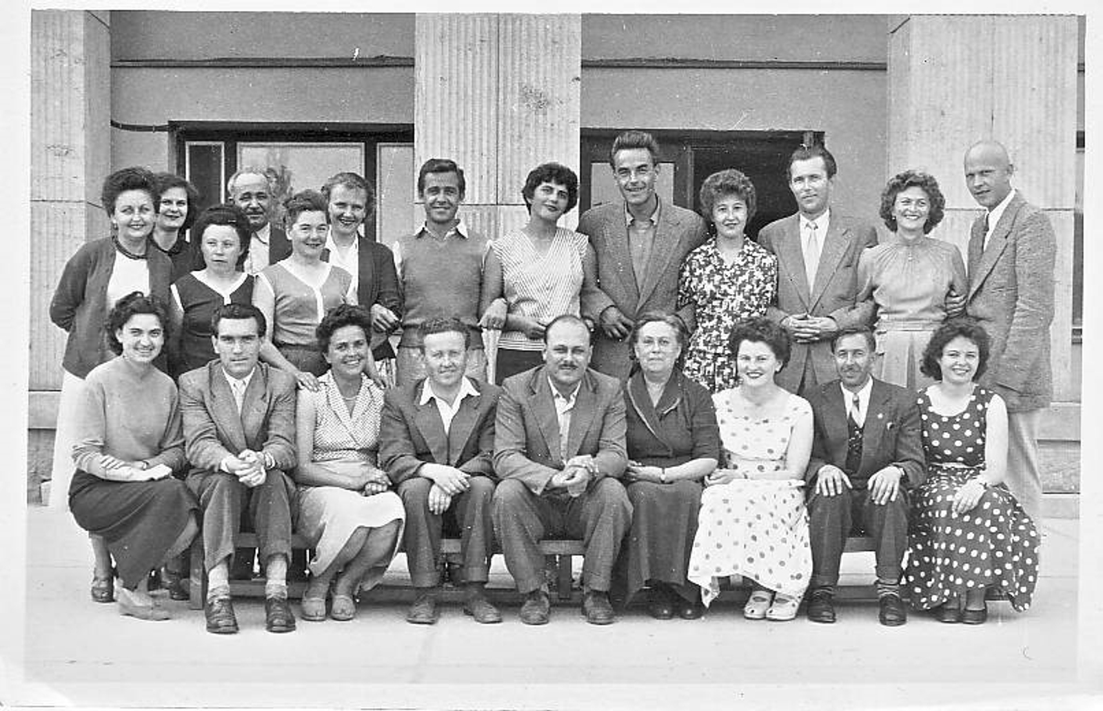 nagymegyeri-gimnazium-elso-tantestulete-1