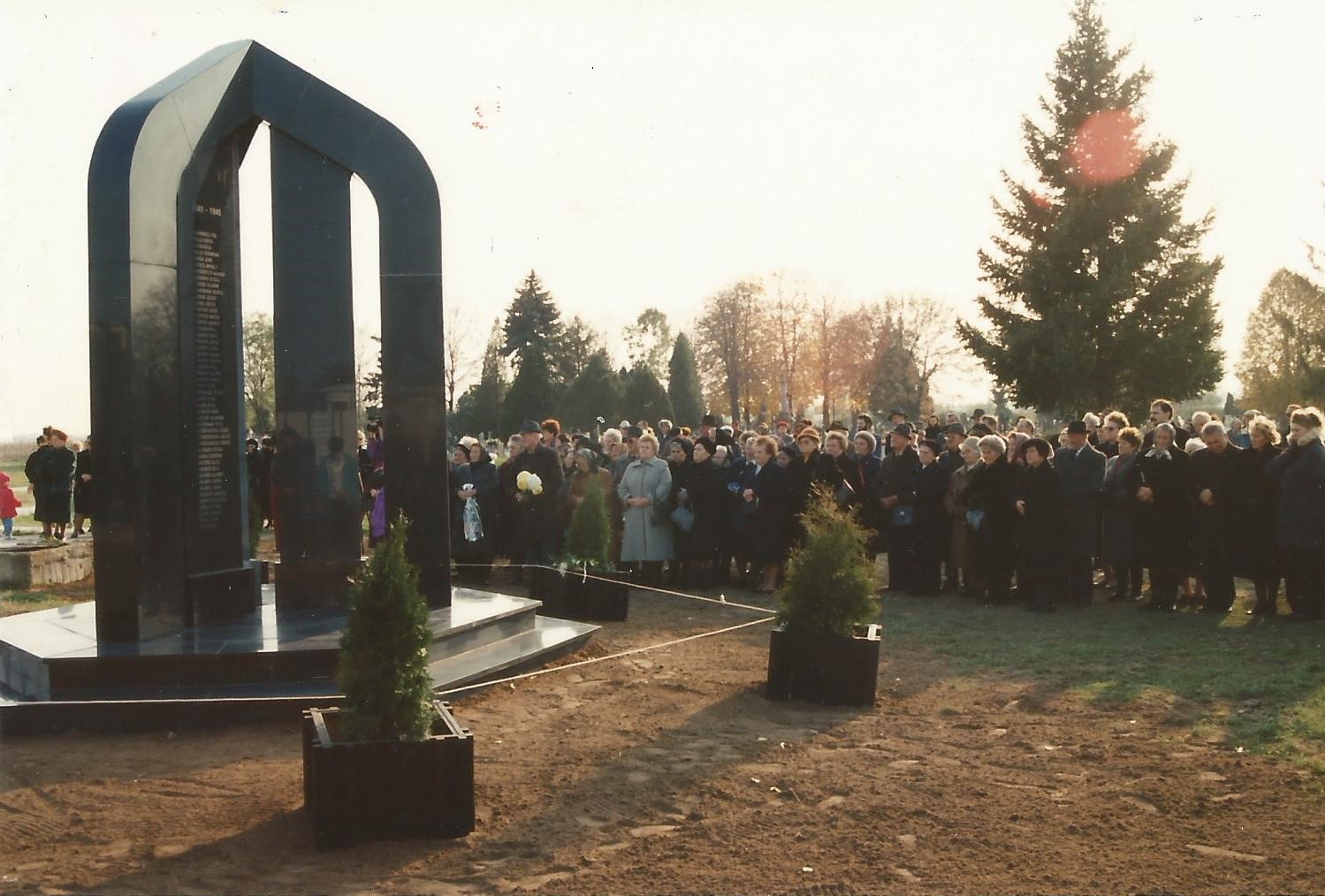 Az I. és II. világháborús emlékmű átadása