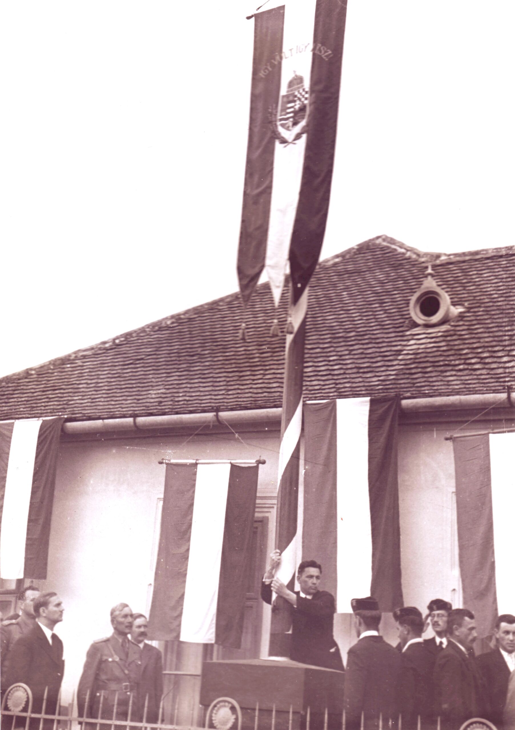 Országzászló avatás Hetényen