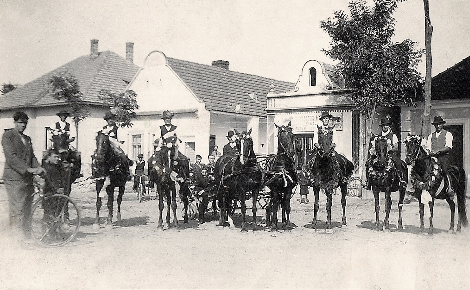 nagymegyeri-harangszentelo-lovasai