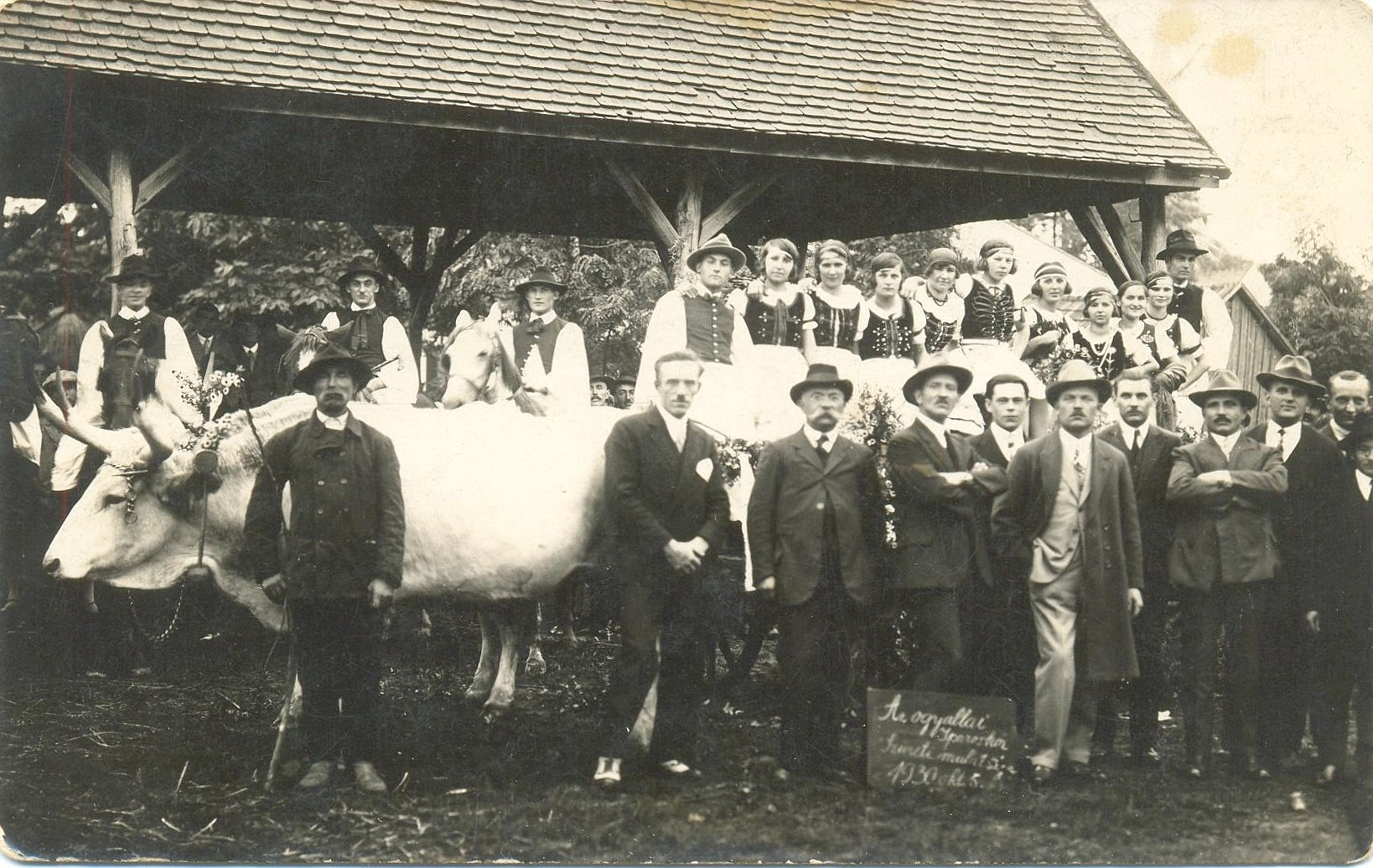 ogyalla-iparoskor-szureti-felvonulas-1930-ihasz-zs-a