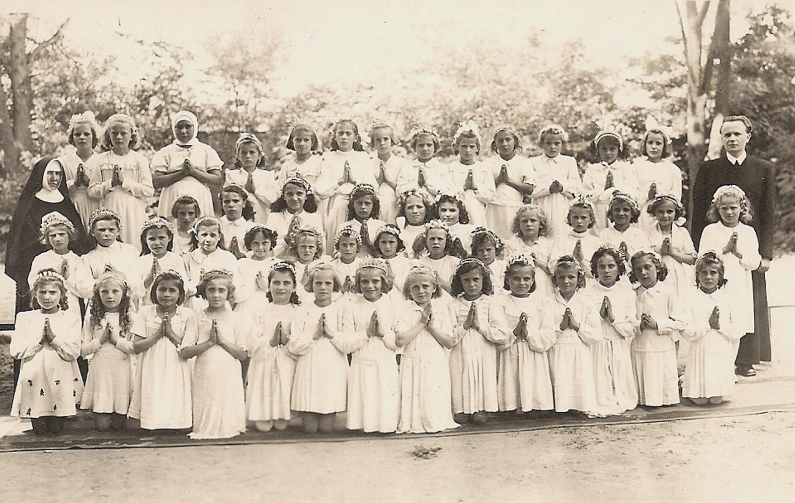 nagymegyeri-elso-aldozok-1947a