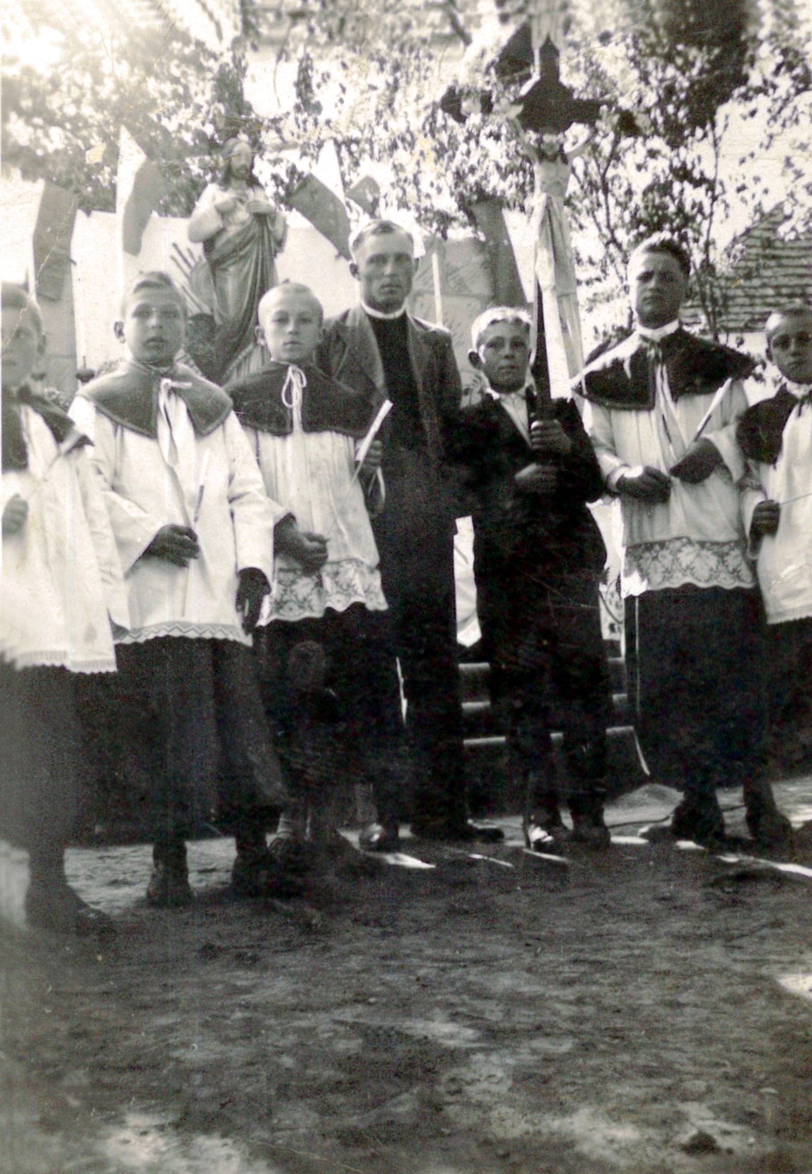 Egyházfi és ministránsok