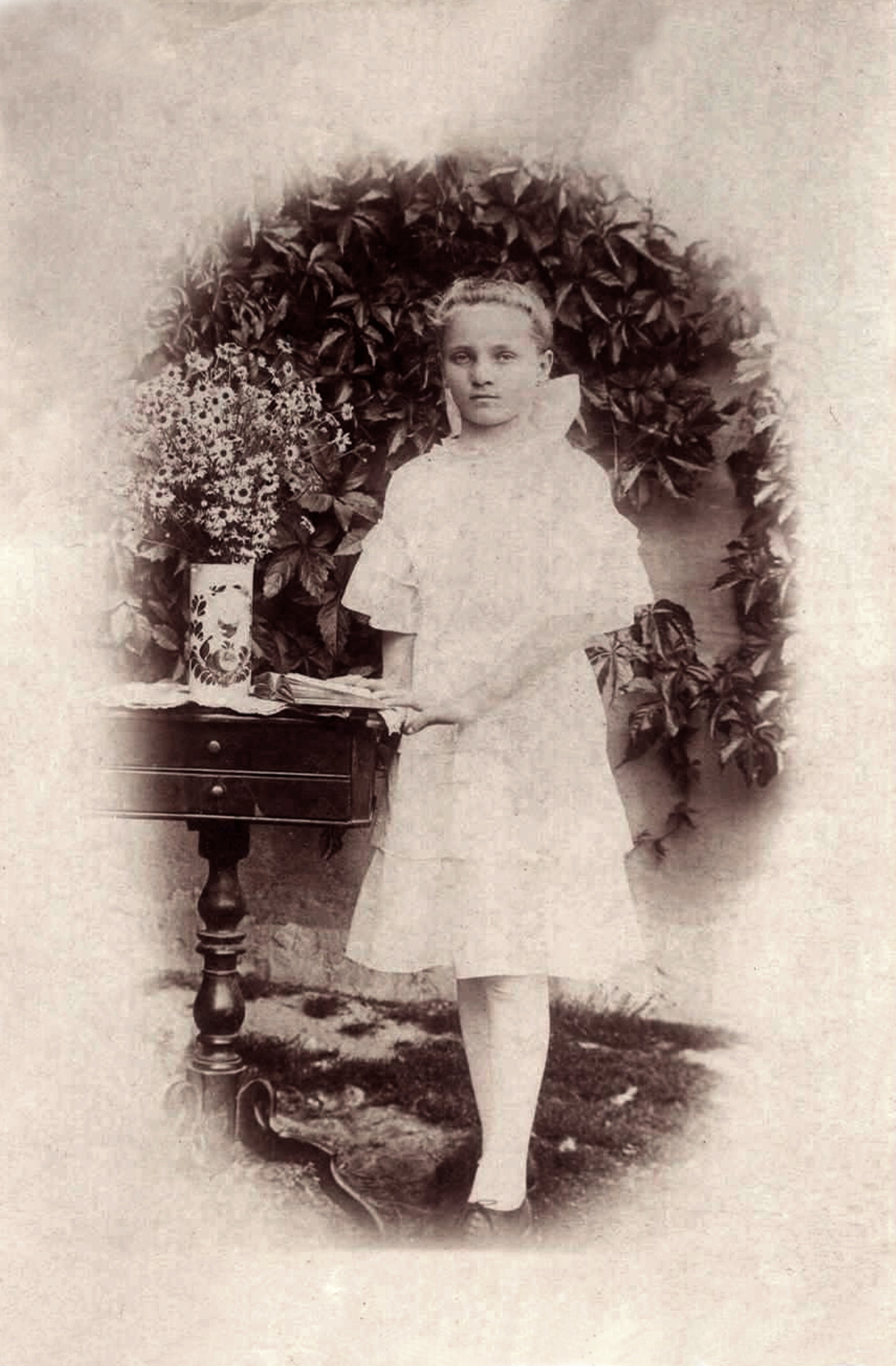 Kislány kamillákkal