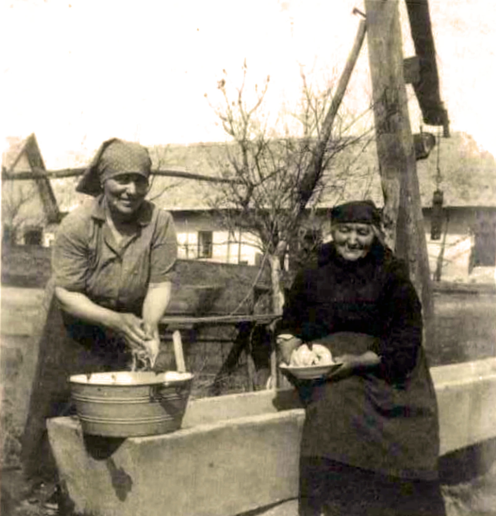 Asszonyok a kútnál cibét kopóznak