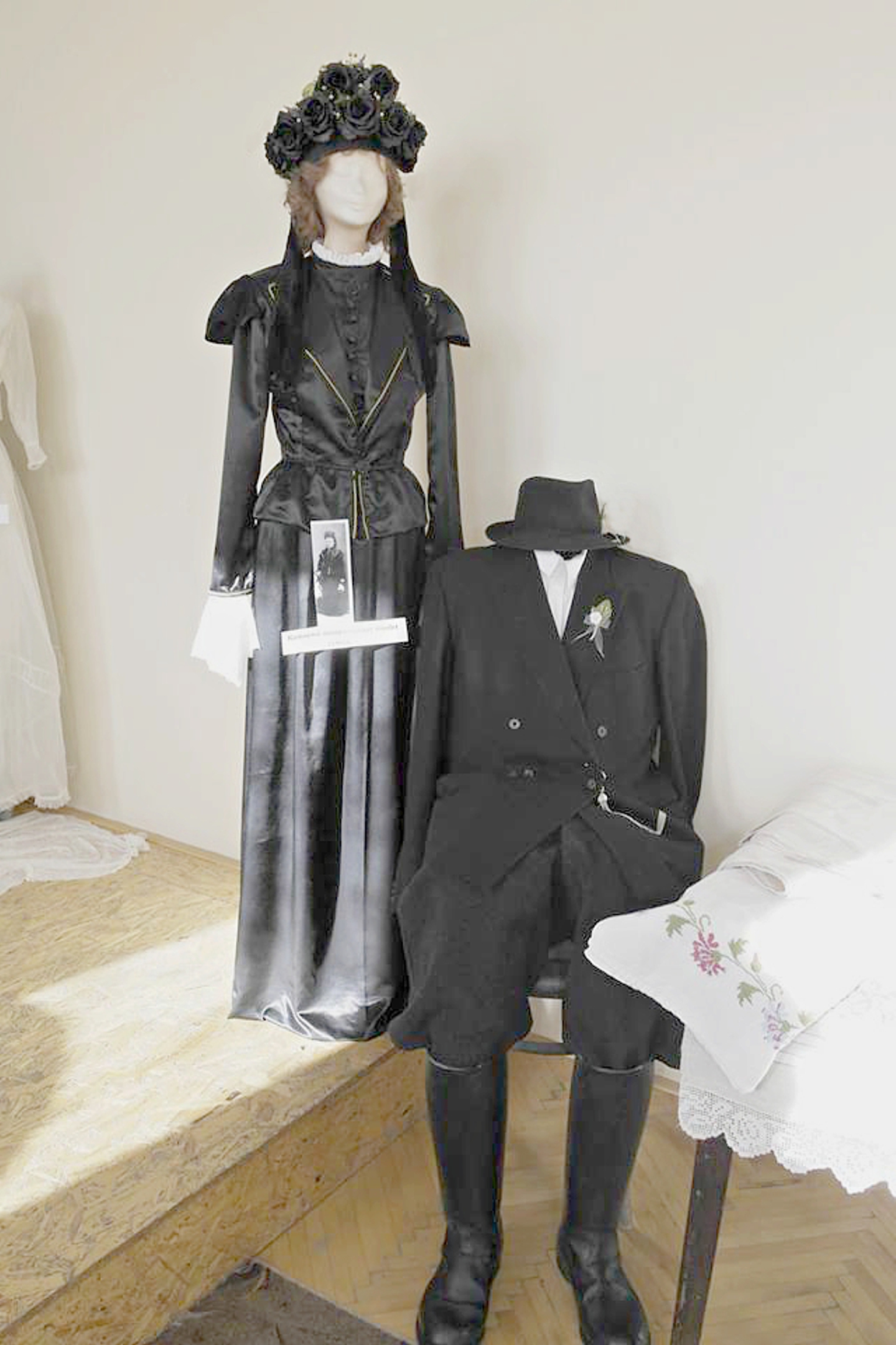 kamocsa-menyasszonyi-viselet