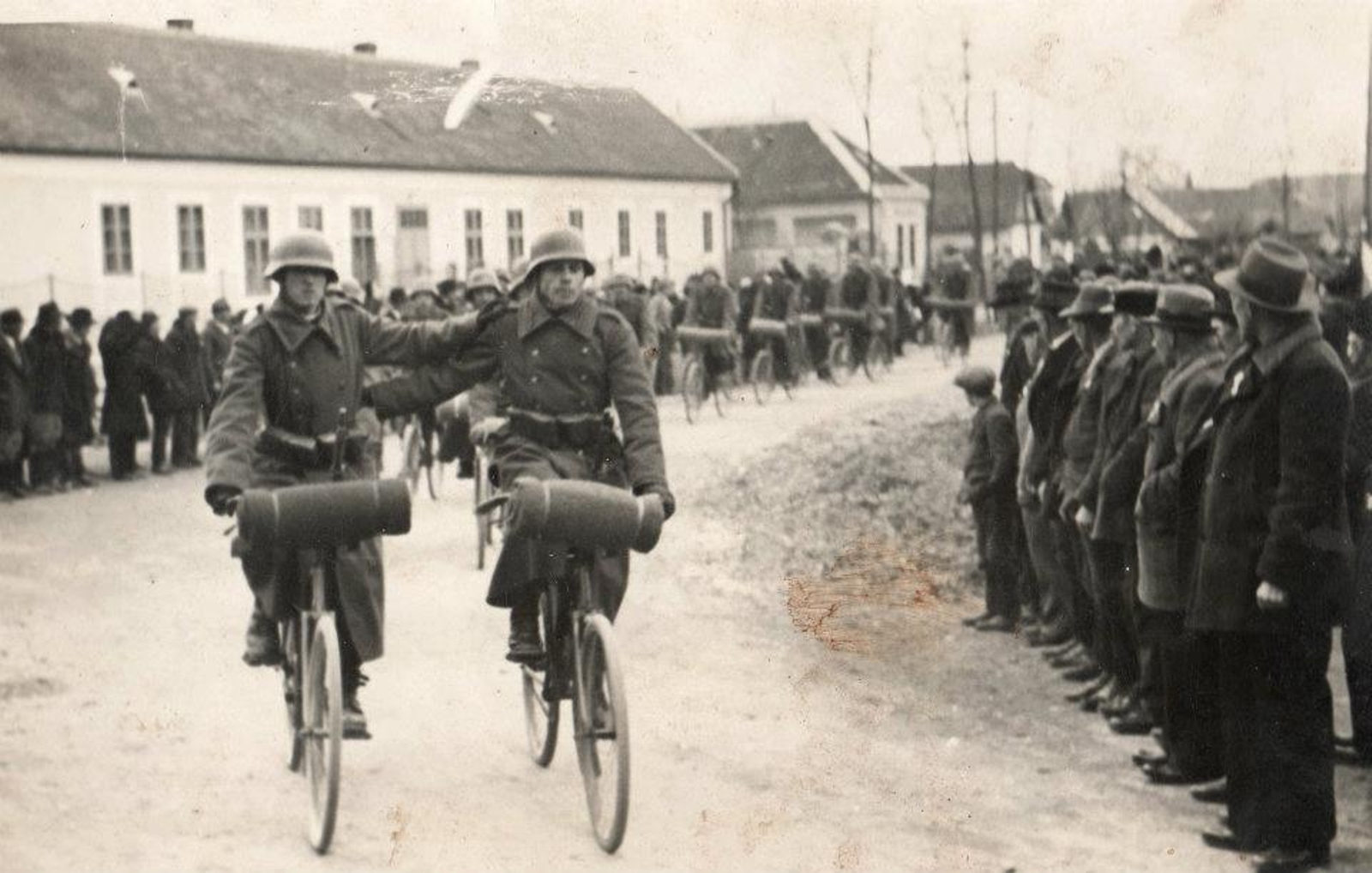 vaga-honved-bevonulas-2