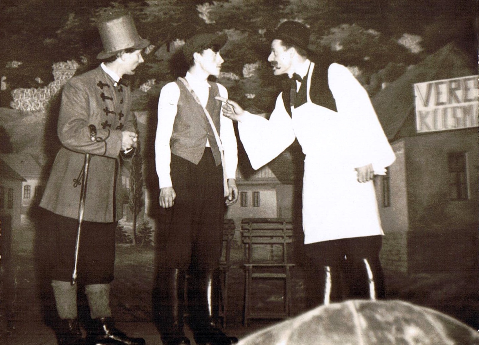 kohidgyarmat-a-ven-bakancsos-es-fia-a-huszar-18a