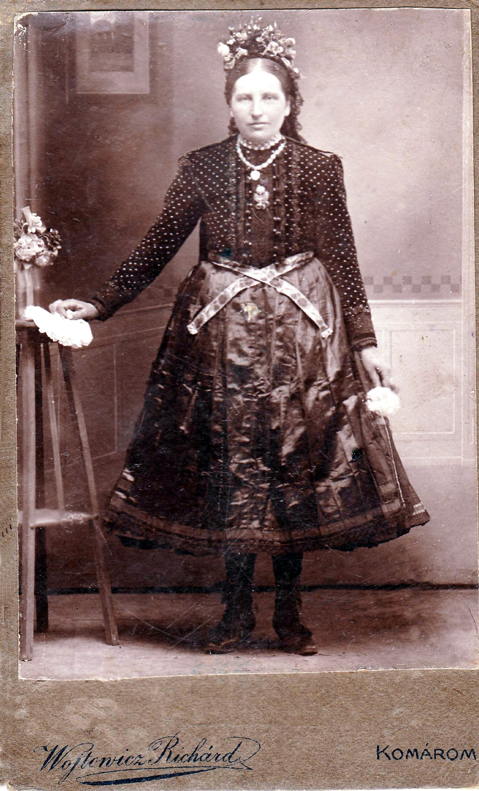 heteny-viselet-Voros-hagyatek