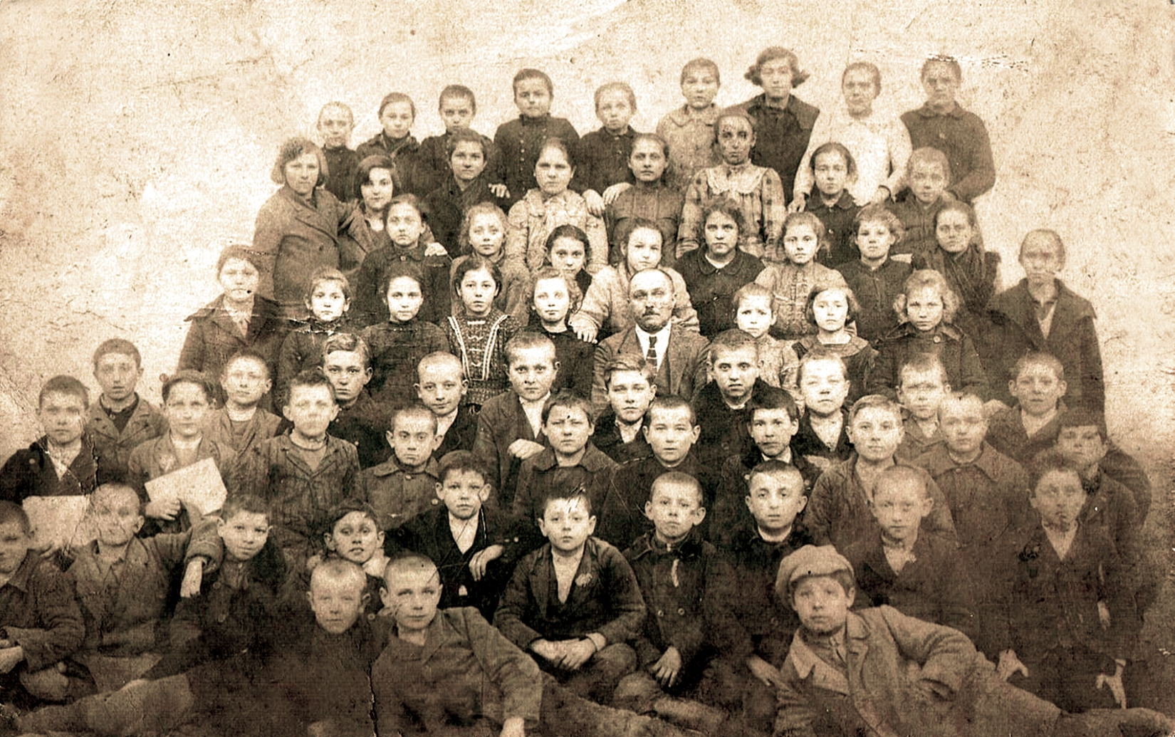 kohidgyarmat-iskolasok-dinnyes-igazgato