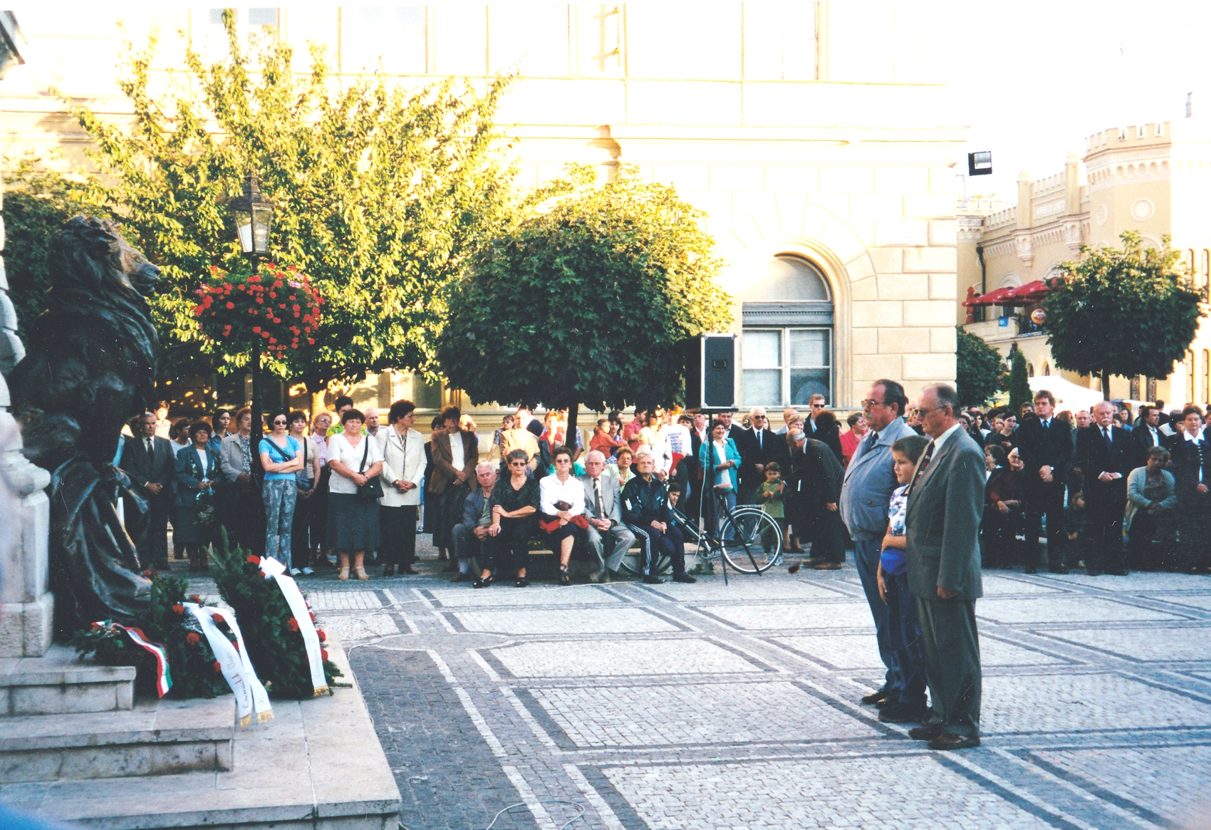 heteny-Dekanygyorgy_Komarom_marcius15_koszoruzas