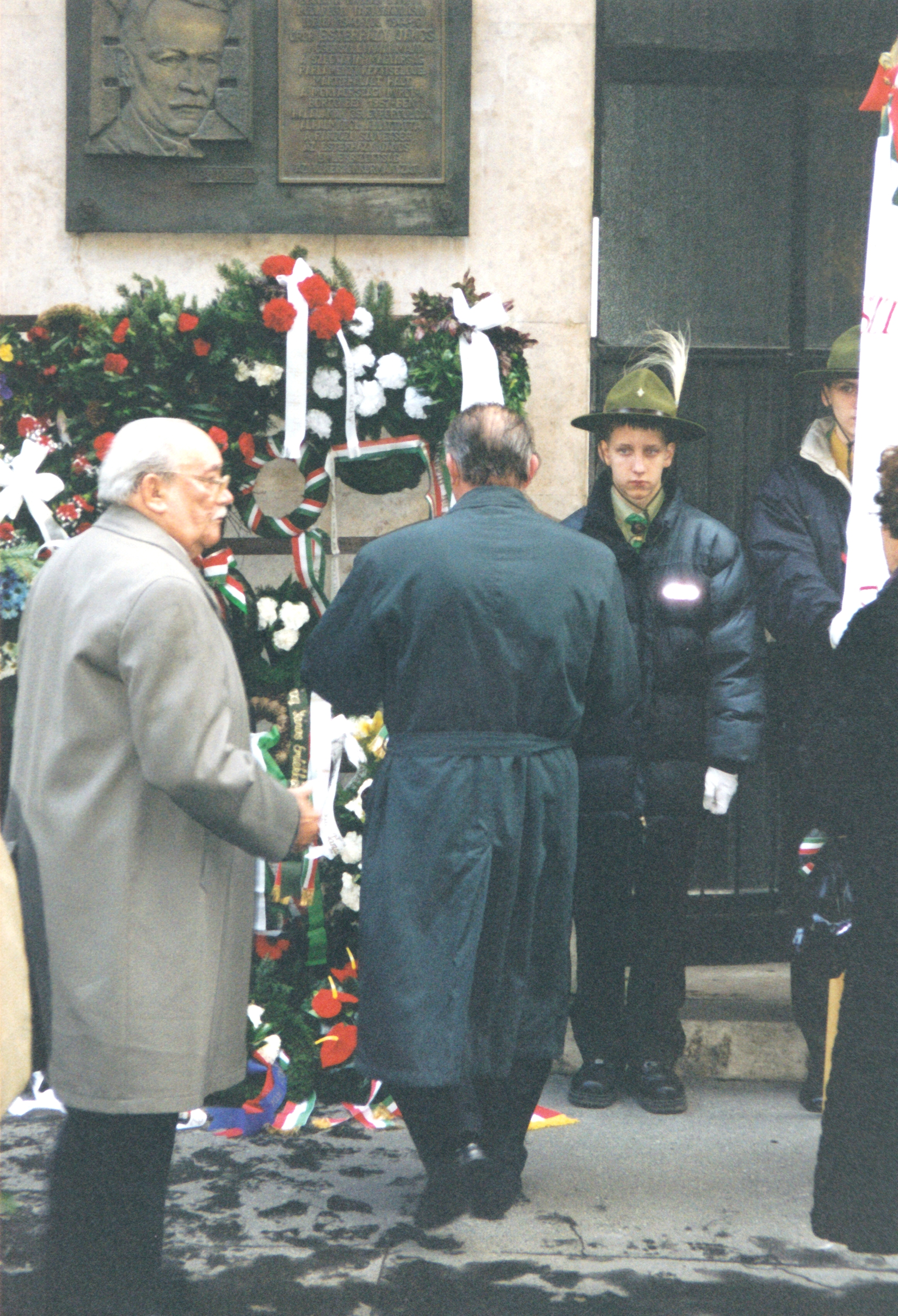 hheteny-eszterhazy-emlektabla-avatas-BP