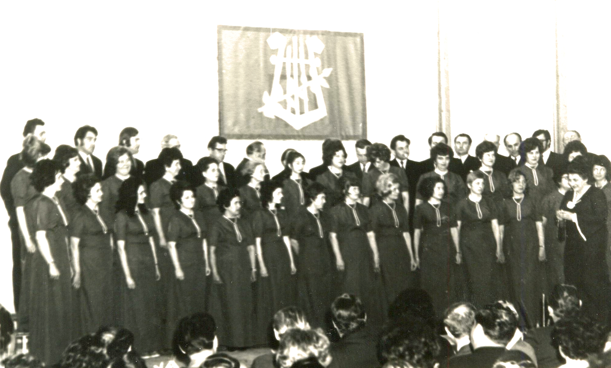 ogyalla-korus-fellepes-2-1974