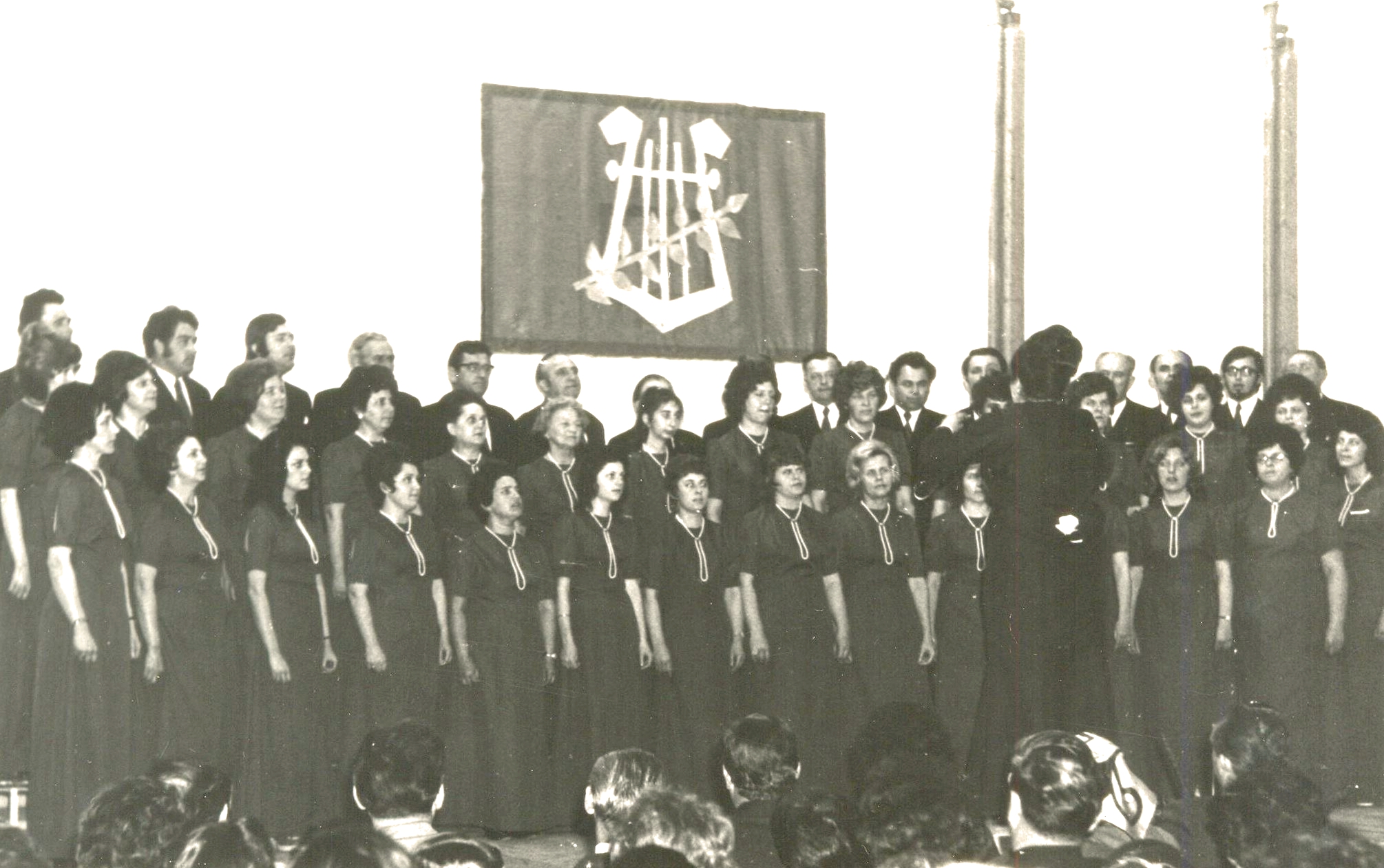 ogyalla-korus-fellepes-1a-1974