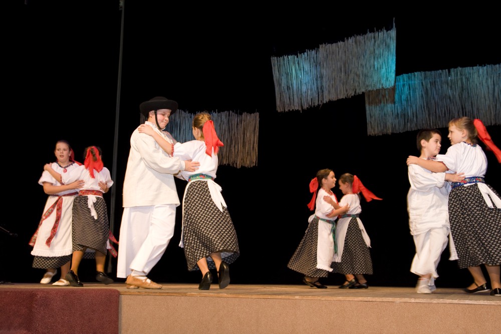 Csallóközi Néptáncegyüttes (55 éves) ünnepi műsora