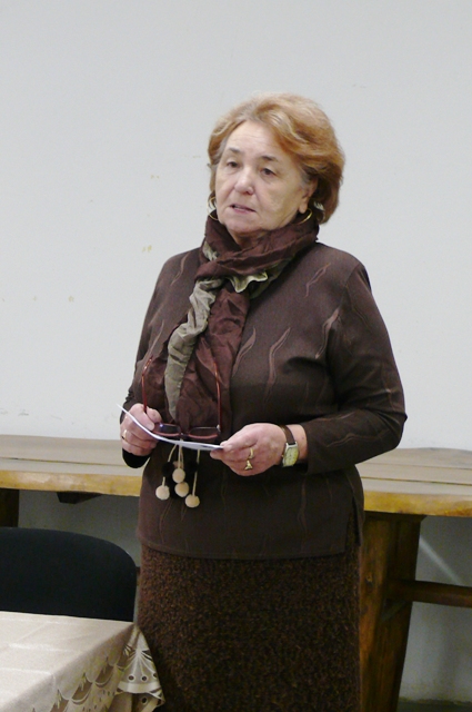 Csóka Klára, az alapszervezet elnöke köszönti a jelenlévőket