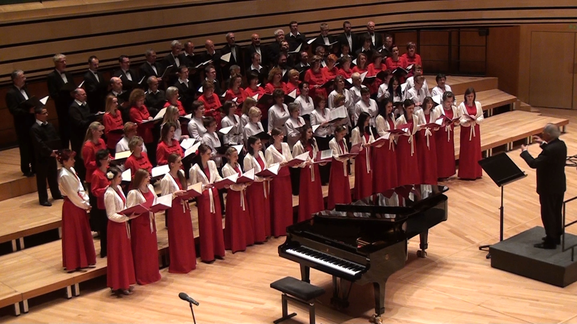 Az esti koncert összkara. Vezényel: Kertész Attila