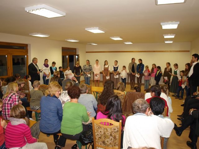 Oklevelek kiosztása