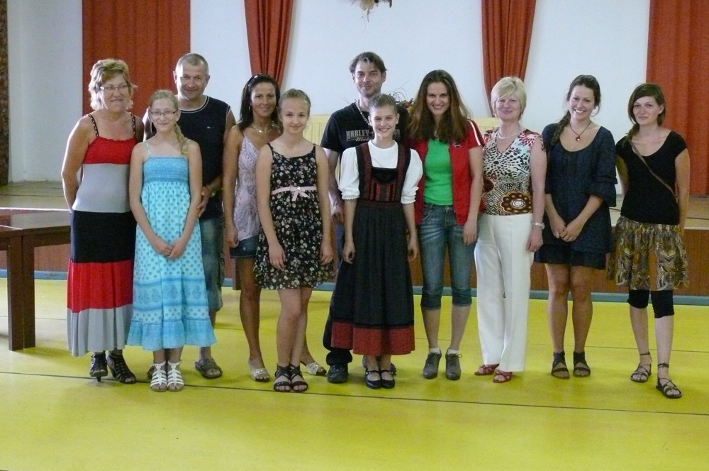 Népdalkörök, népénekesek, citerások részére