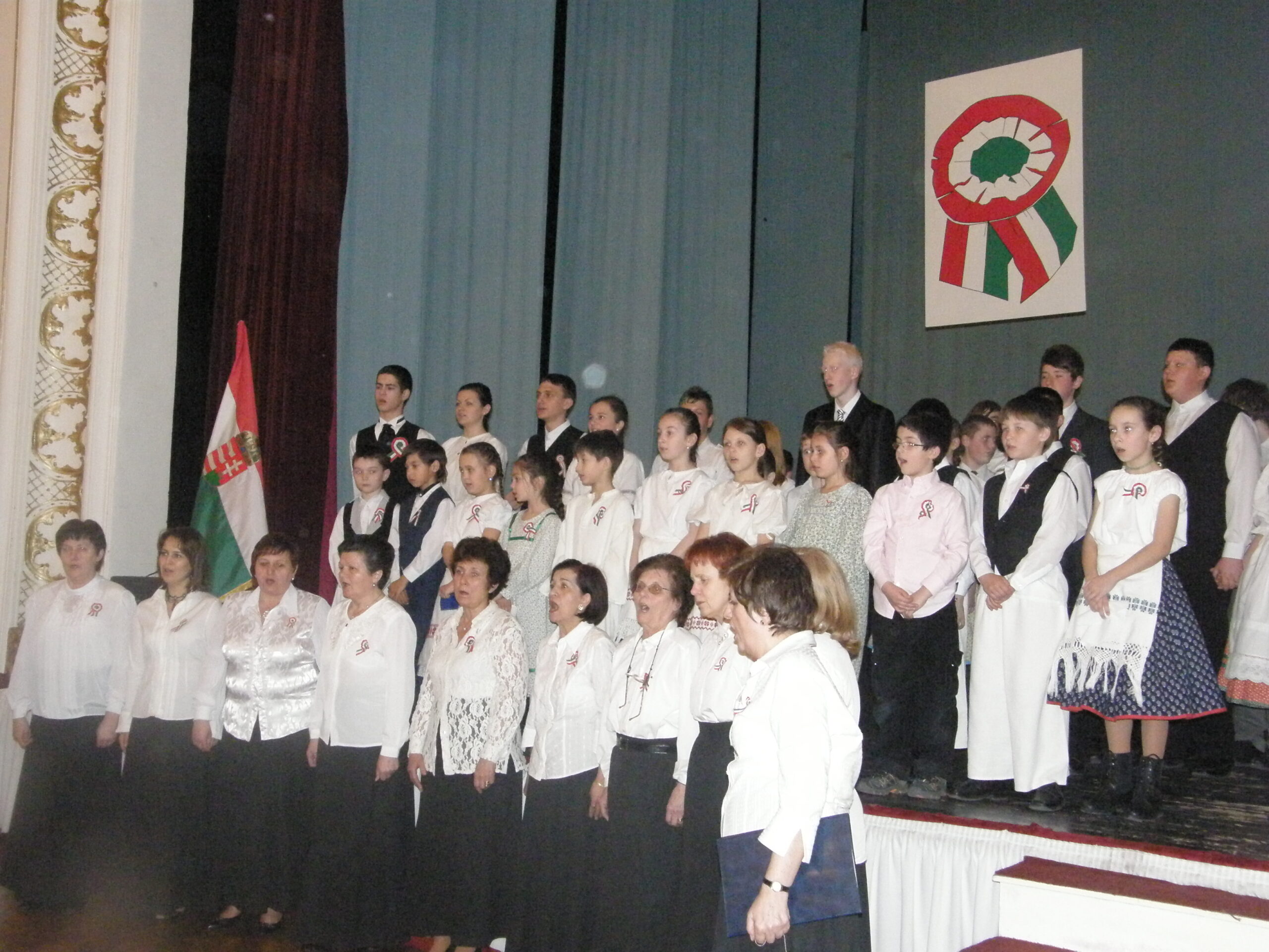 Koszorúzás és ünnepi műsor