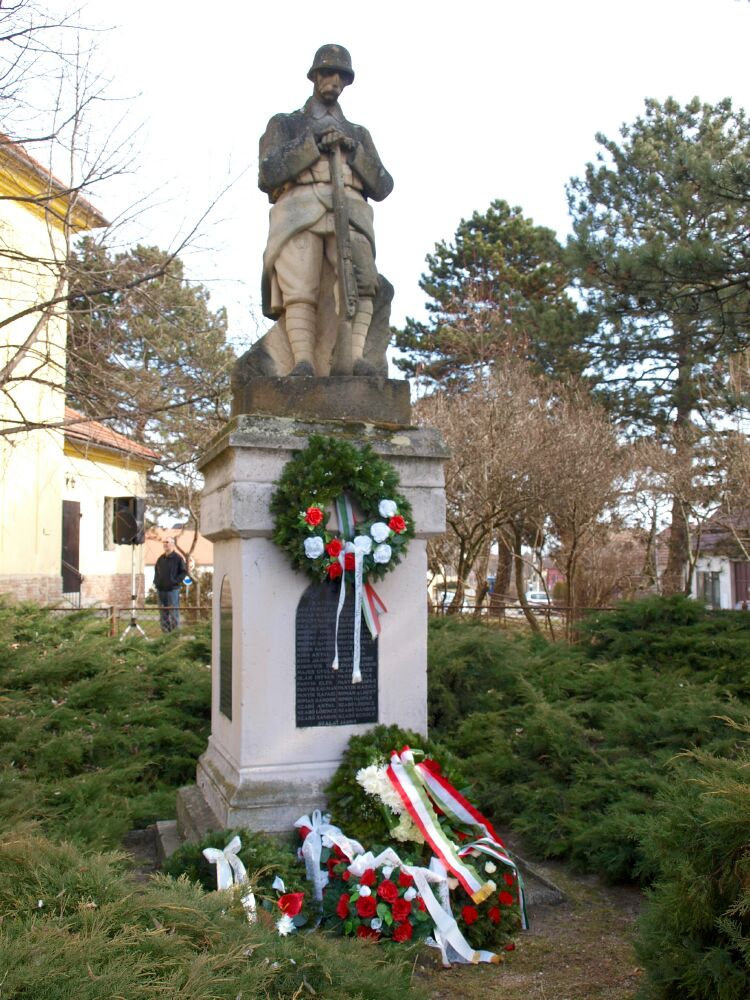 Koszorúzási ünnepség Taksonyon