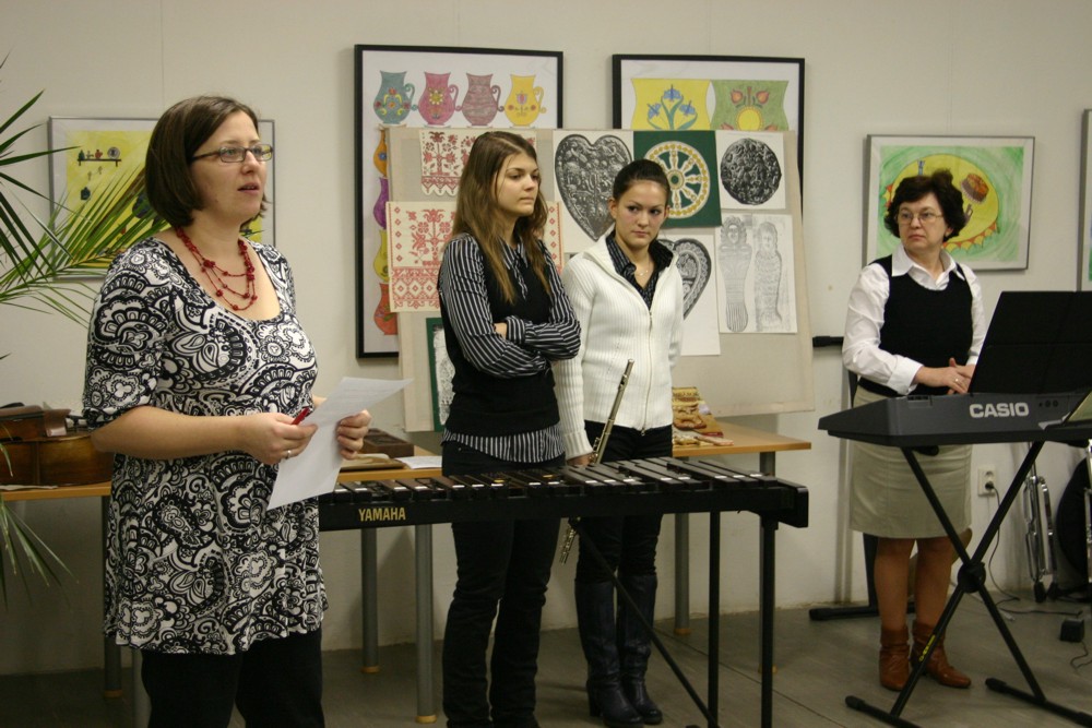 Mézeskalácskészítés, tekerőmuzsika, koncert